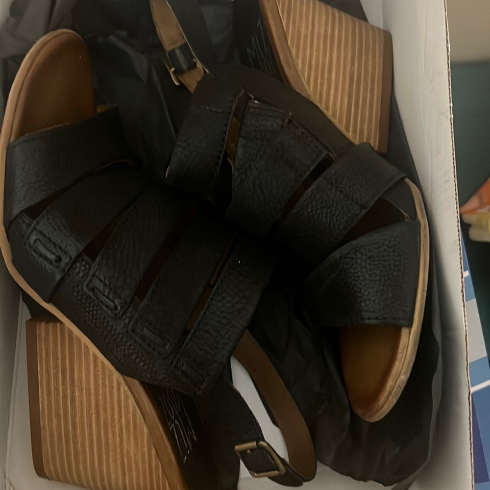 New!! Black Miz Mooz sandles